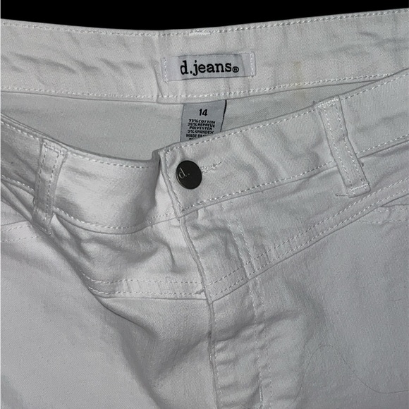 d. jeans High Waist White Denim Jean Shorts with 5” Inseam - Picture 2 of 4